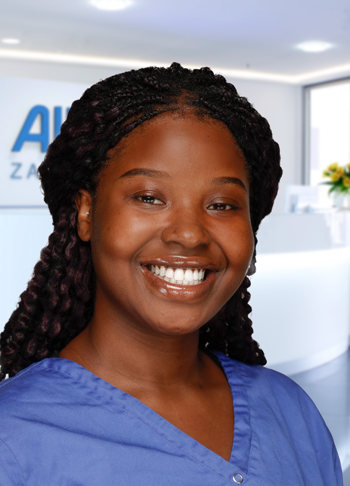 Portrait zahnmedizinische Prophylaxeassistenz Susan Omokaro (AllDent Mainz)